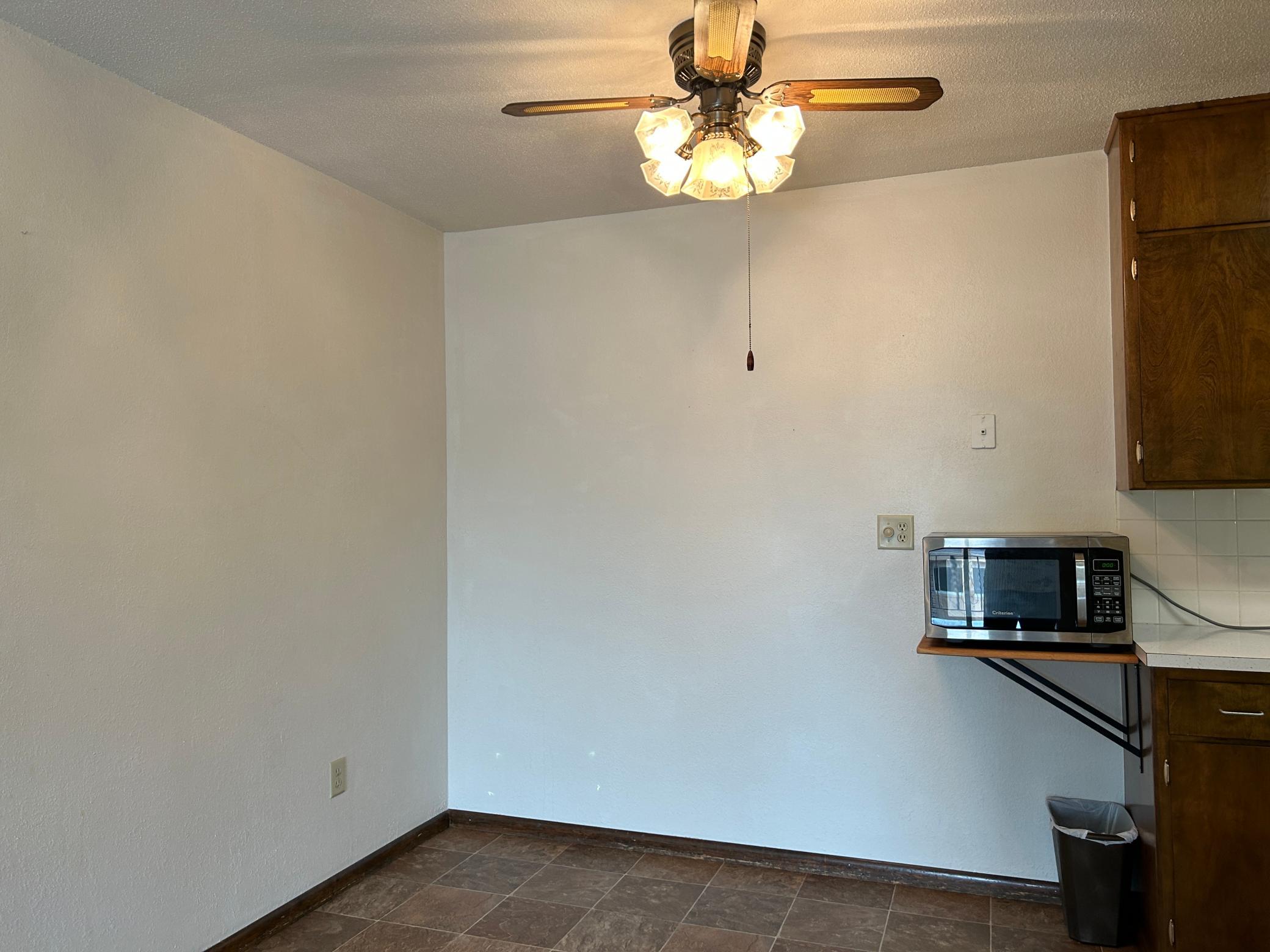 Dining Area.JPG