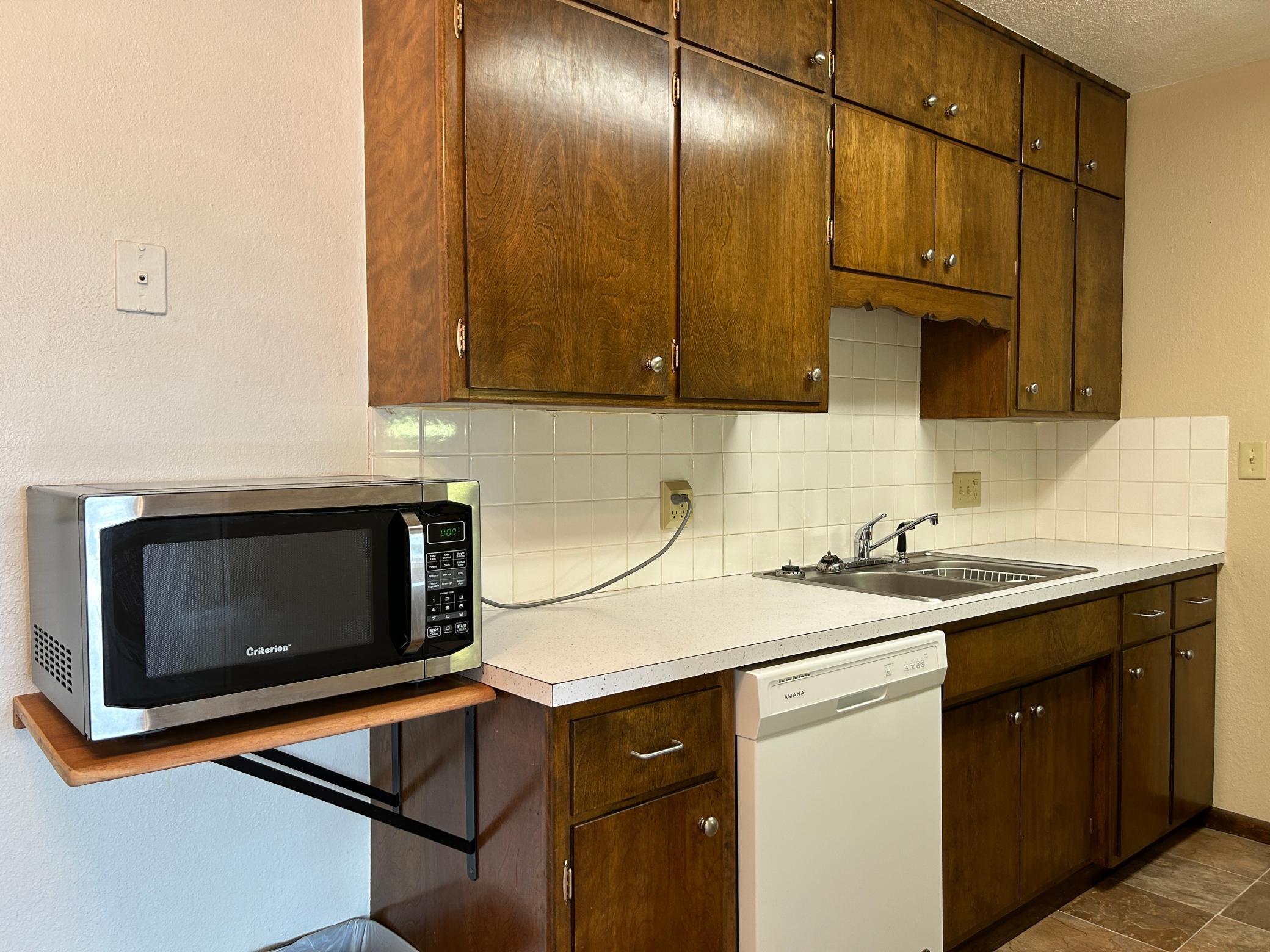 Kitchen-All Appliances Included.JPG