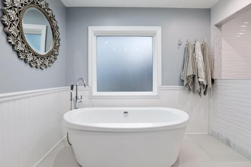 2807 Mckenzie Point Road, Wayzata, MN 55391