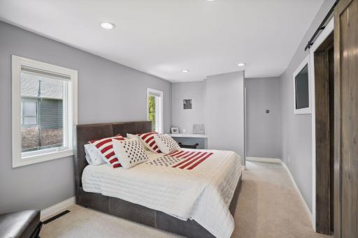 2807 Mckenzie Point Road, Wayzata, MN 55391