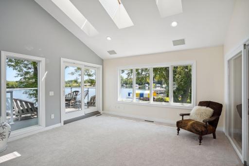 2807 Mckenzie Point Road, Wayzata, MN 55391