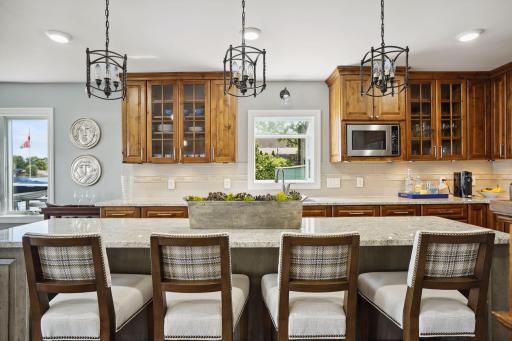 2807 Mckenzie Point Road, Wayzata, MN 55391
