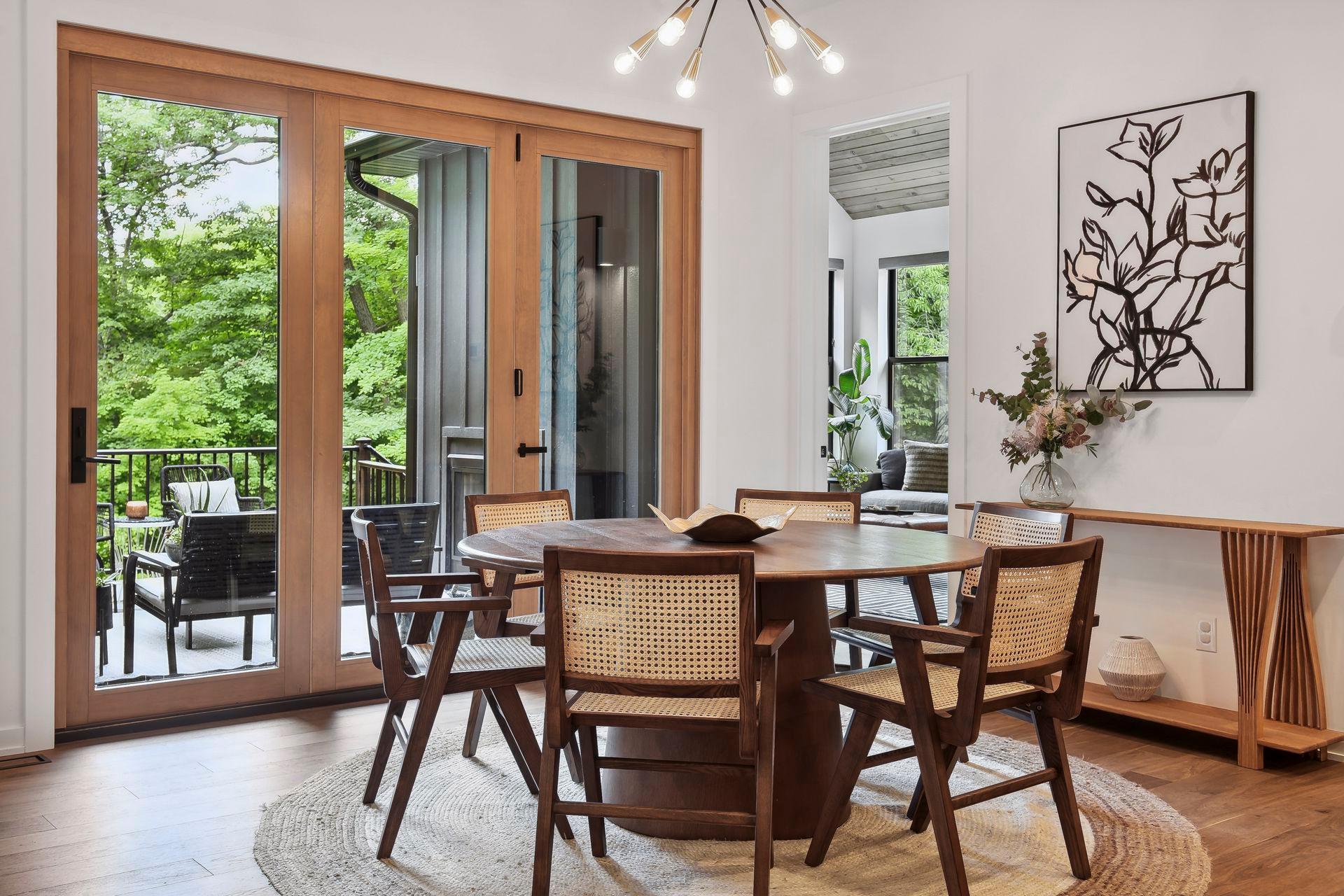 The Marvin scenic doors opens up to allow contemporary indoor and outdoor living.