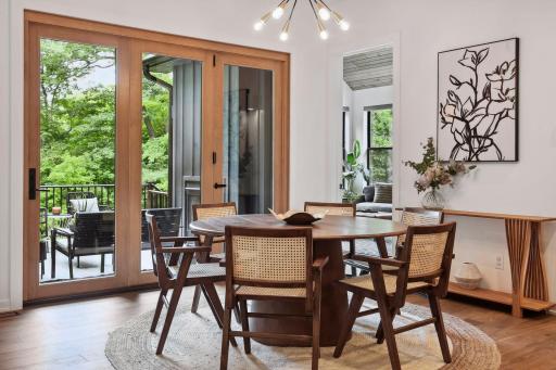 The Marvin scenic doors opens up to allow contemporary indoor and outdoor living.