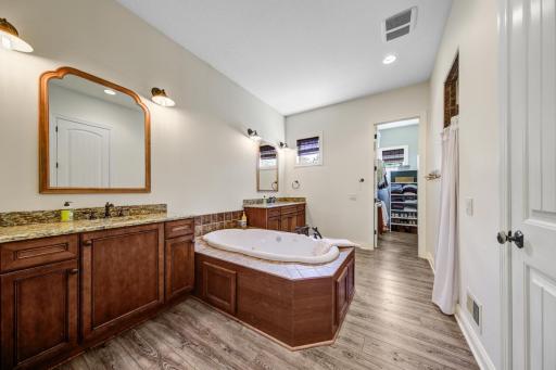 8870 Callander Circle, Lakeville, MN 55044