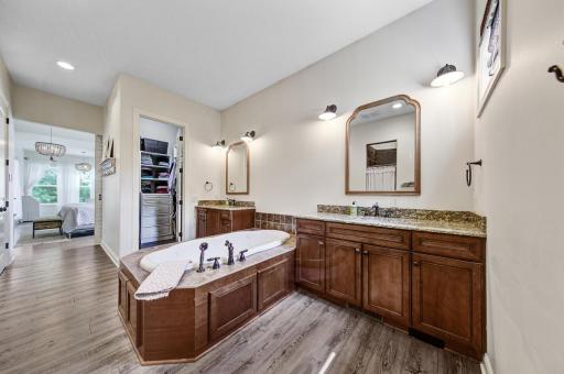 8870 Callander Circle, Lakeville, MN 55044
