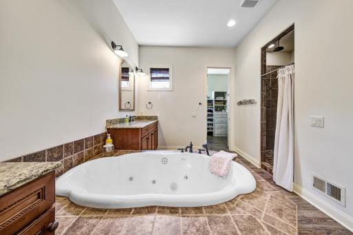 8870 Callander Circle, Lakeville, MN 55044
