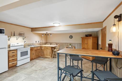 The new full kitchen with tile flooring is a nice treat – great for serving family and friends after a day on the lake.