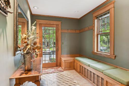 215 Cecil Street SE, Minneapolis, MN 55414