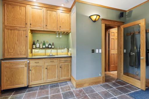 215 Cecil Street SE, Minneapolis, MN 55414
