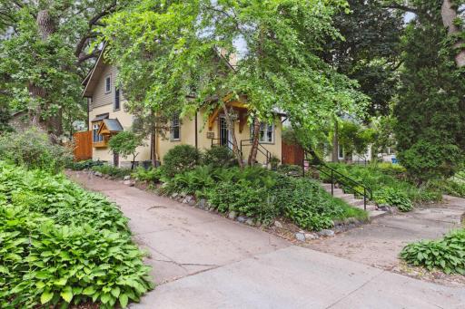 215 Cecil Street SE, Minneapolis, MN 55414