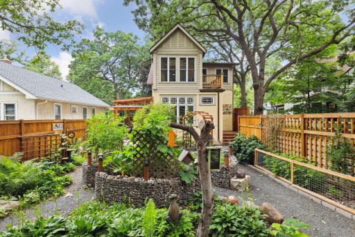 215 Cecil Street SE, Minneapolis, MN 55414