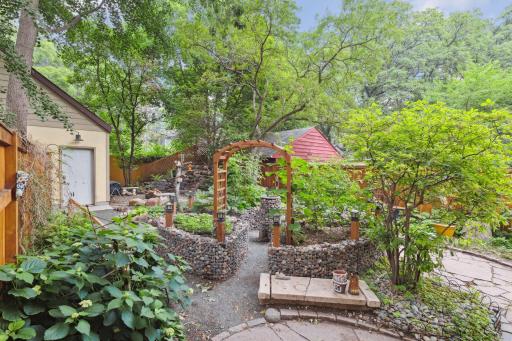 215 Cecil Street SE, Minneapolis, MN 55414