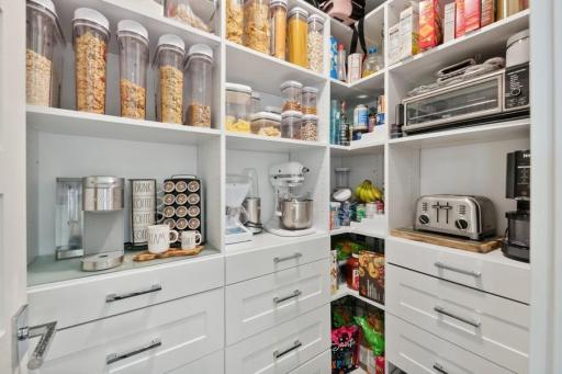 5920 Kirkwood Circle, Plymouth, MN 55442