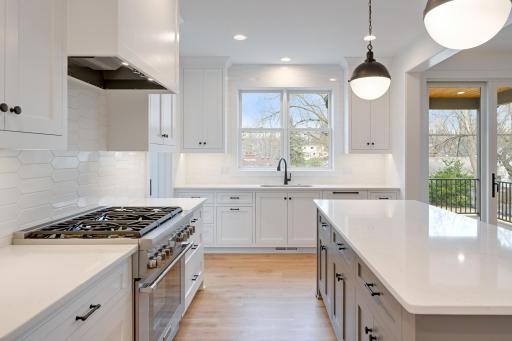 10040 Azure Skies, Eden Prairie, MN 55347