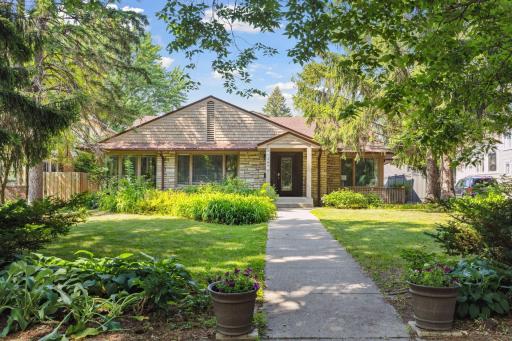1389 Summit Avenue, Saint Paul, MN 55105