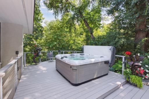 2226 Oakland Road, Minnetonka, MN 55305