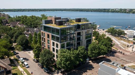 Spectacular Edgewater condominium complex with incredible lake views!