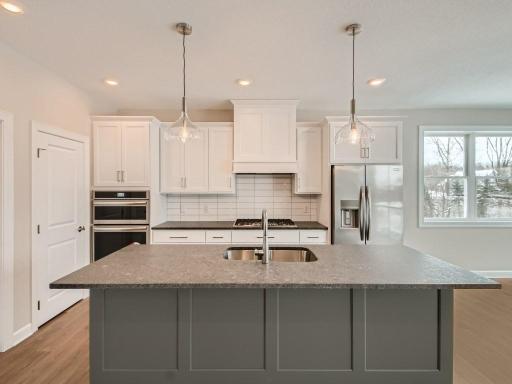 19 Kitchen Feature.jpg