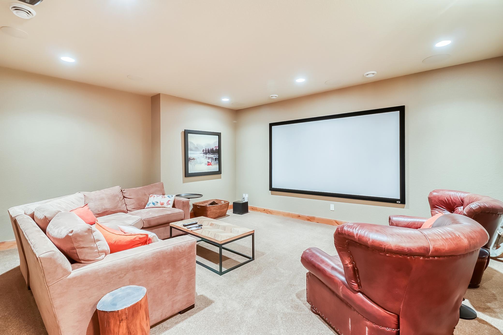 Basement_Living1_1.jpg