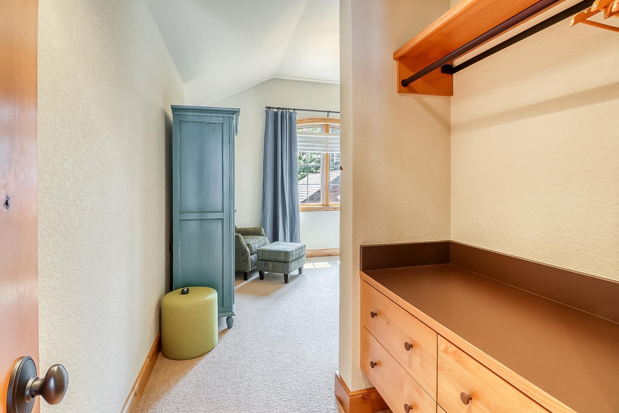 Upstairs Bonusroom2_3.jpg