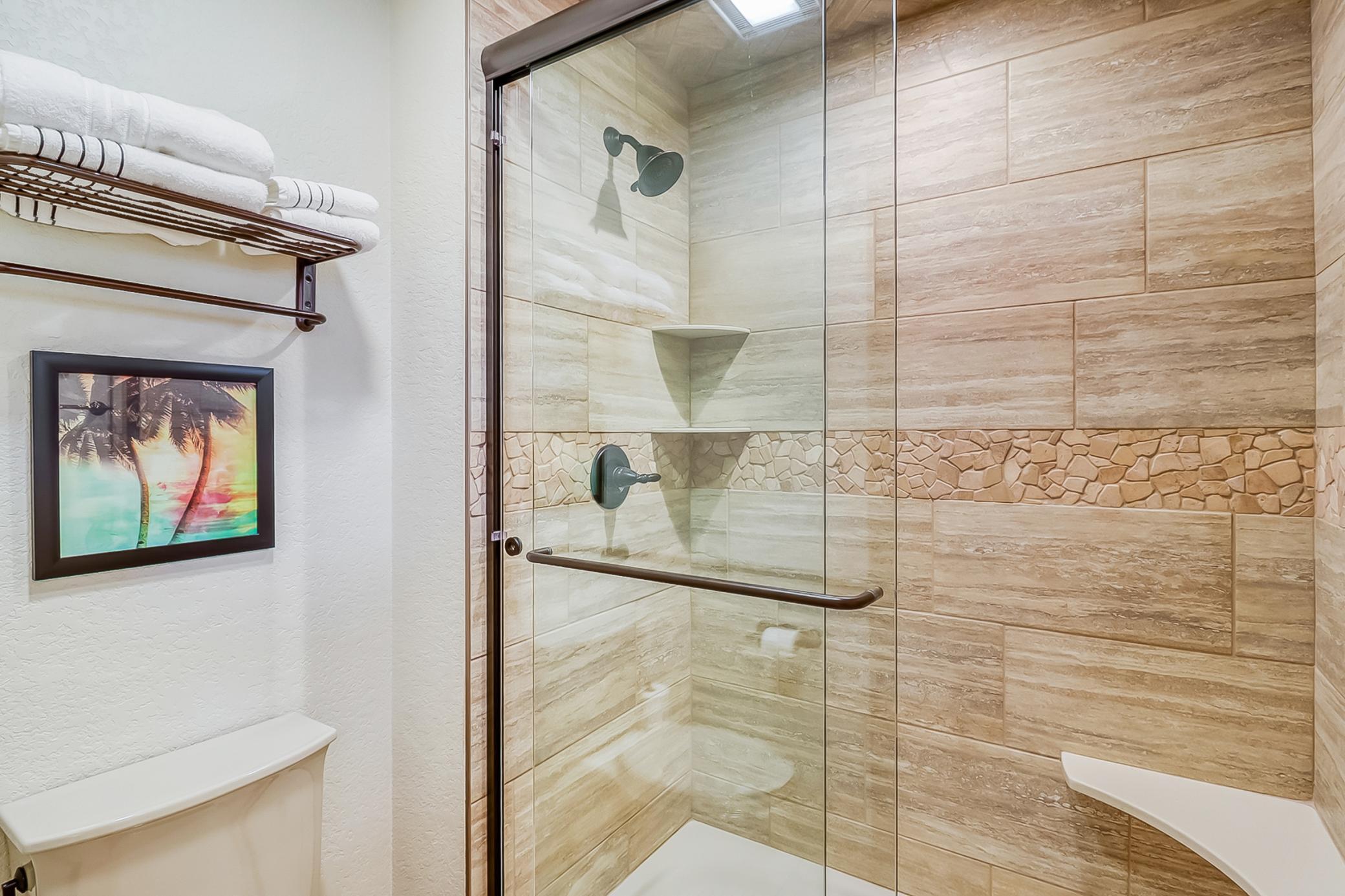 Upstairs Bonusroom4_Bathroom1_2.jpg