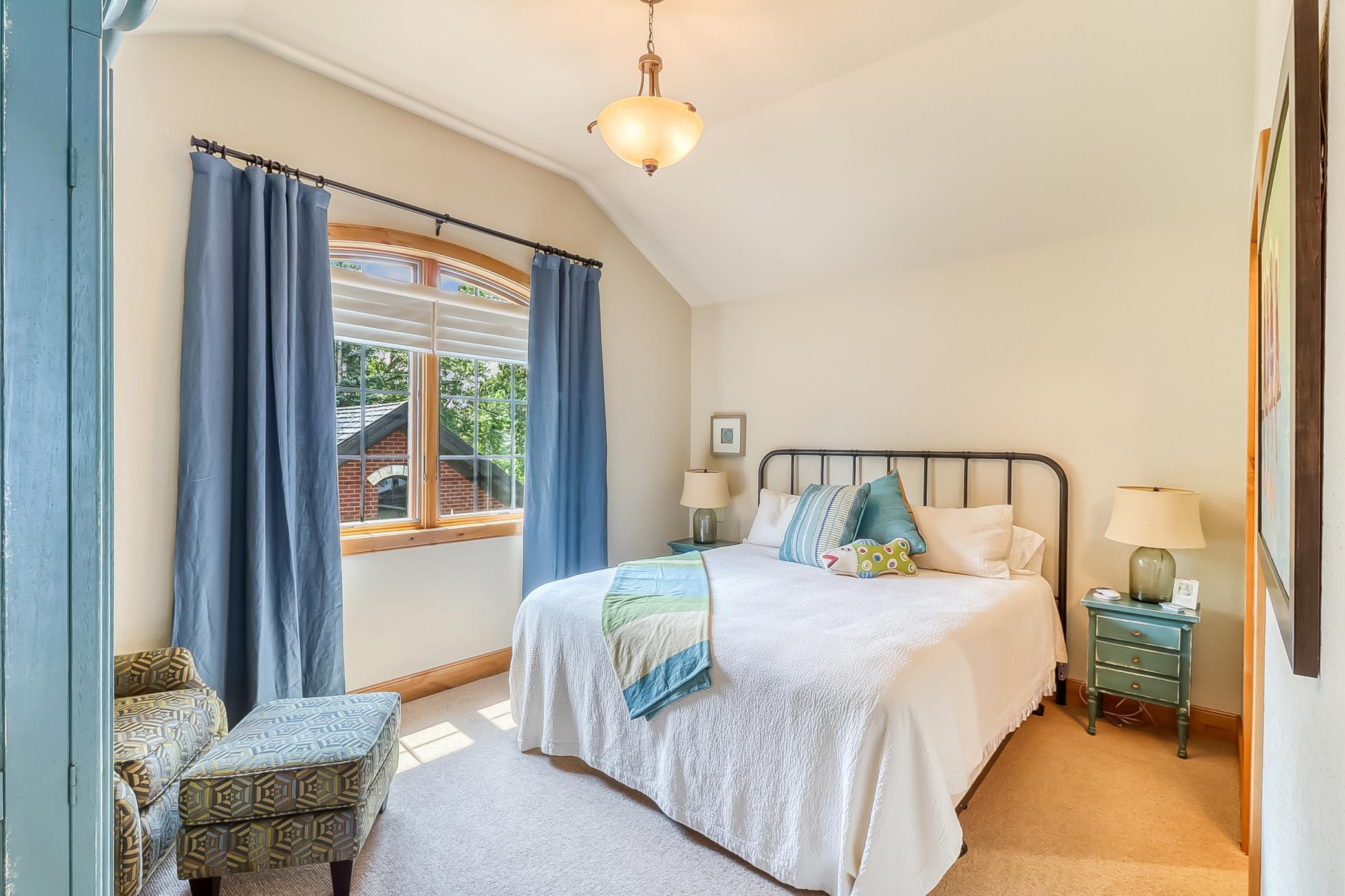 Upstairs Bonusroom2_1.jpg