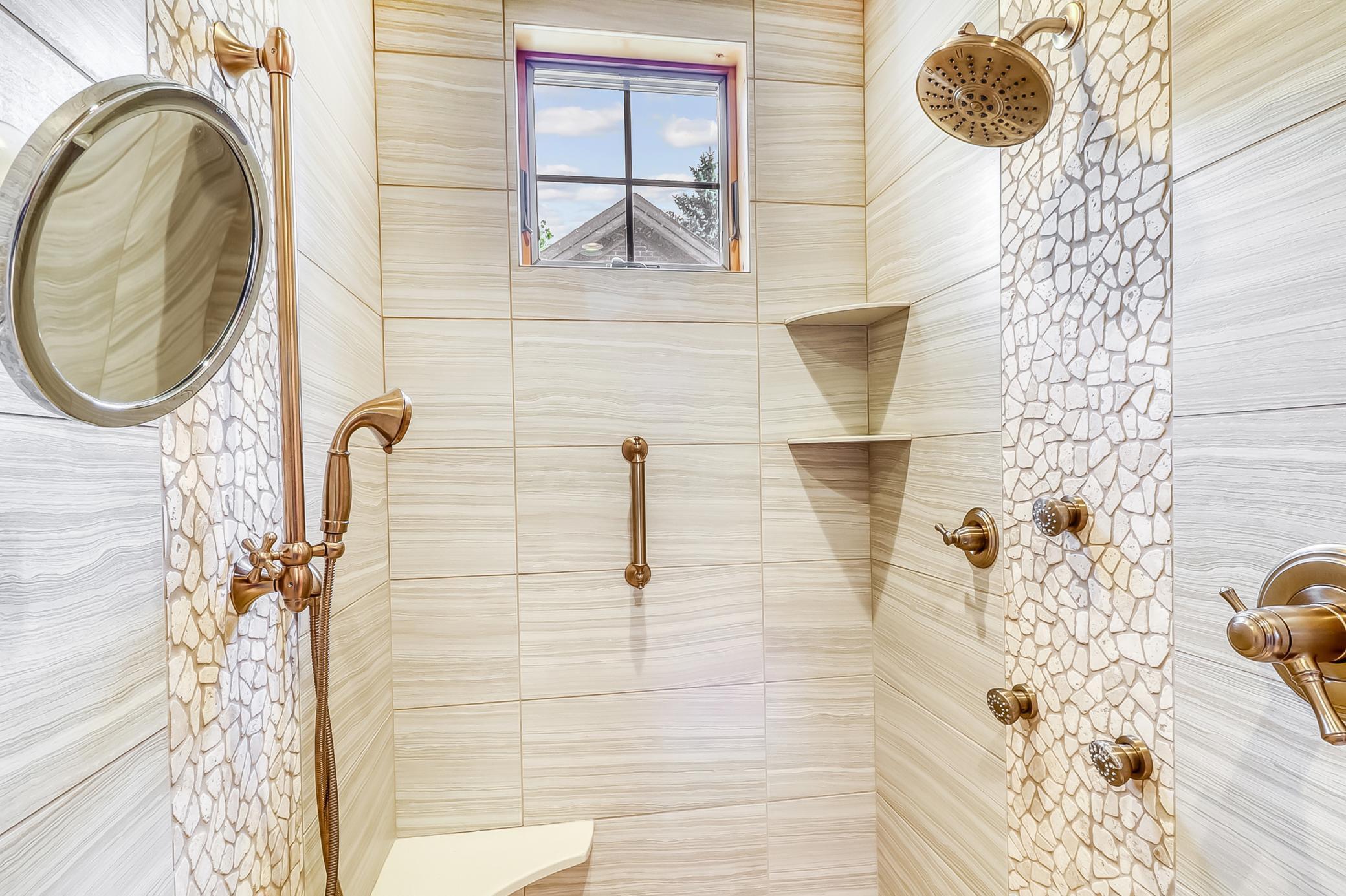 Primary Bathroom1_3.jpg