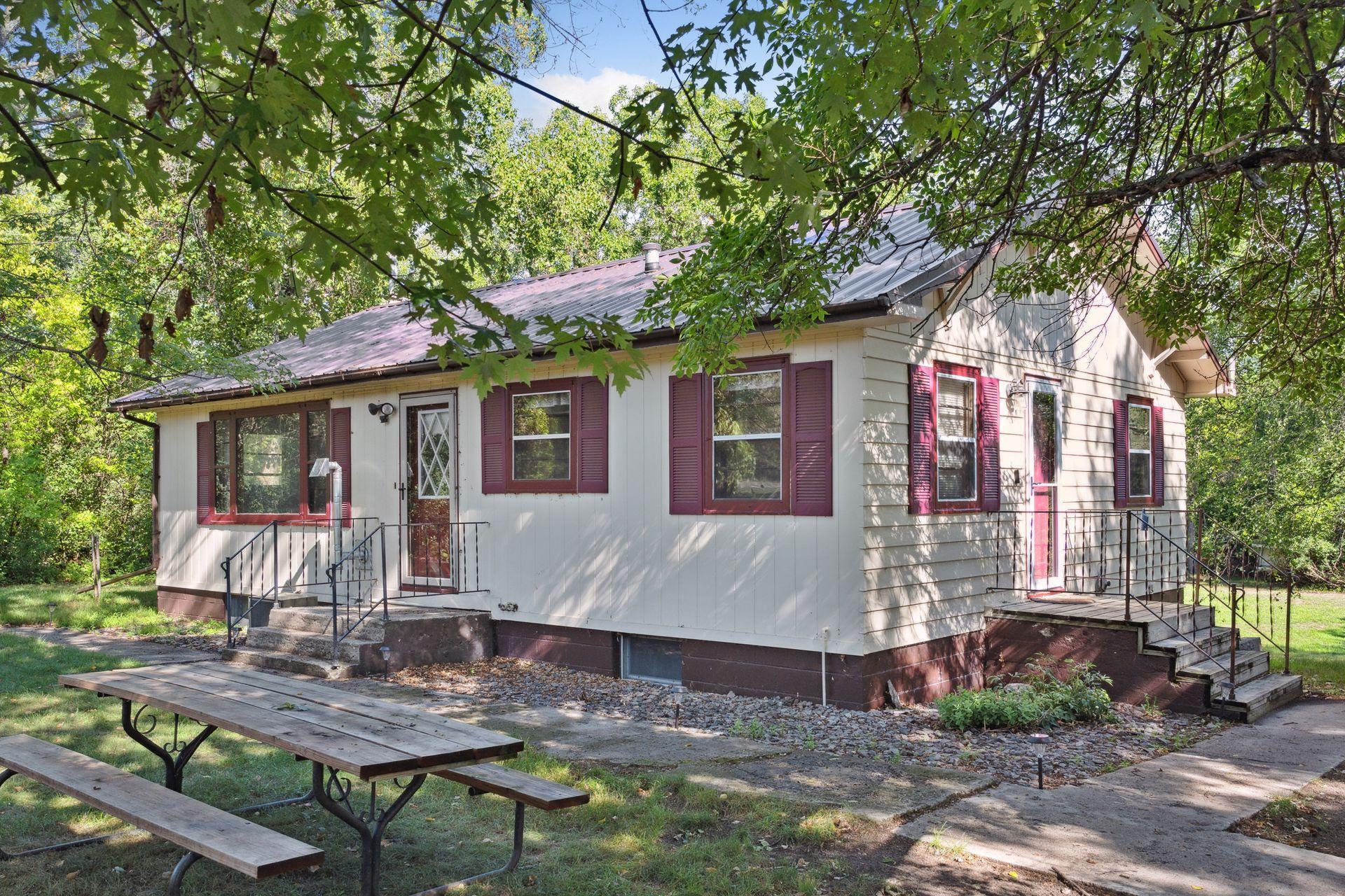 Welcome to 6288 47th Street Southeast!