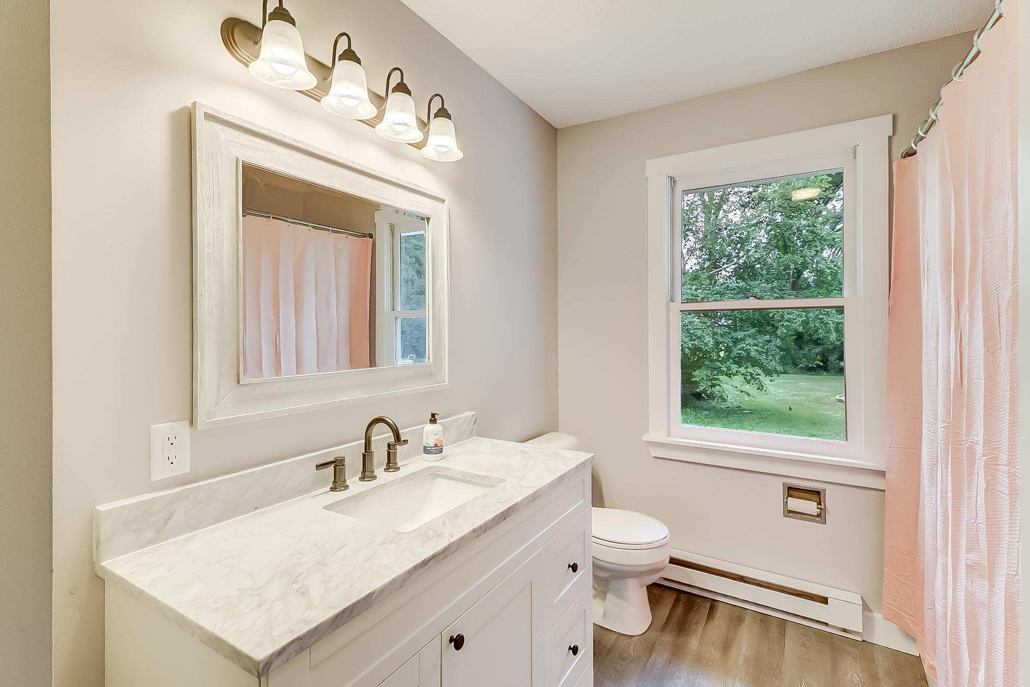 Bathroom1_1.jpg