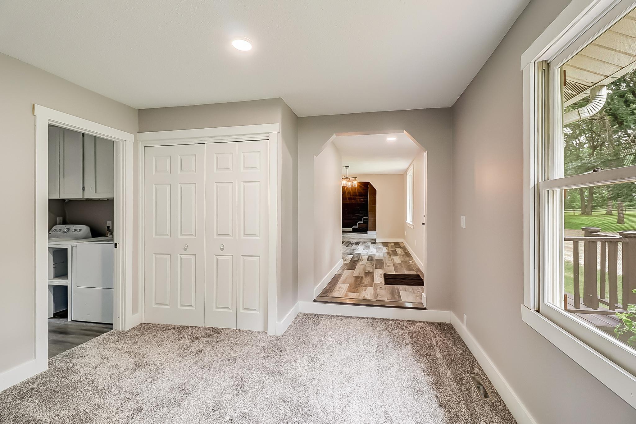 Familyroom1_3.jpg
