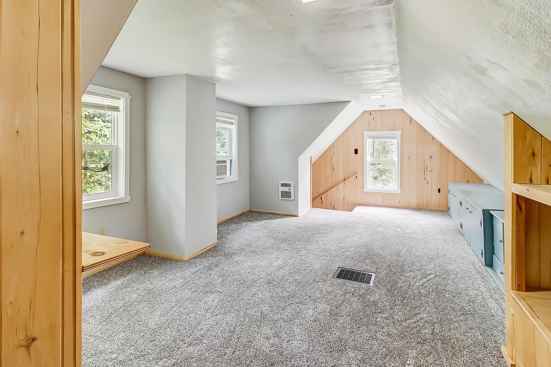 Upstairs1_2.jpg