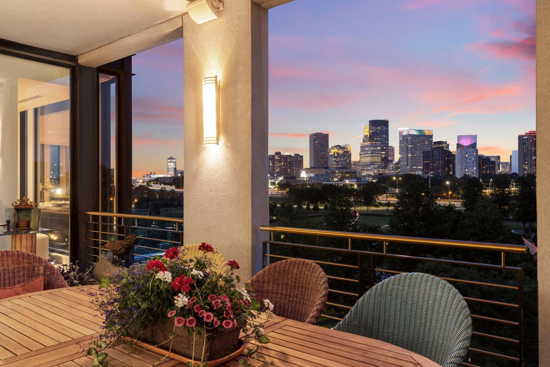 Dine alfresco but let your guests face the views!