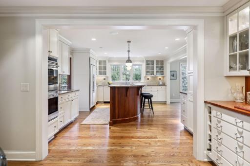 6 Spring Marsh Lane, North Oaks, MN 55127