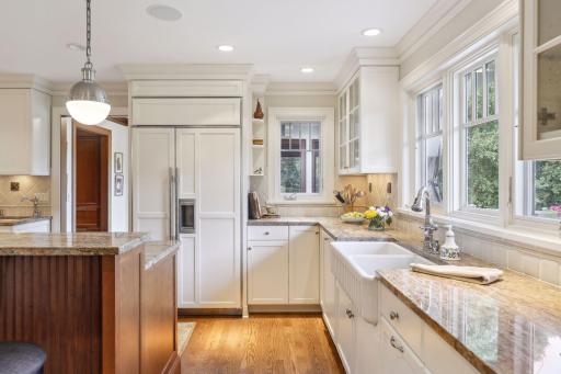 6 Spring Marsh Lane, North Oaks, MN 55127