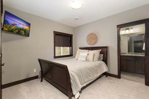 11309 Ridgemount Avenue W, Minnetonka, MN 55305