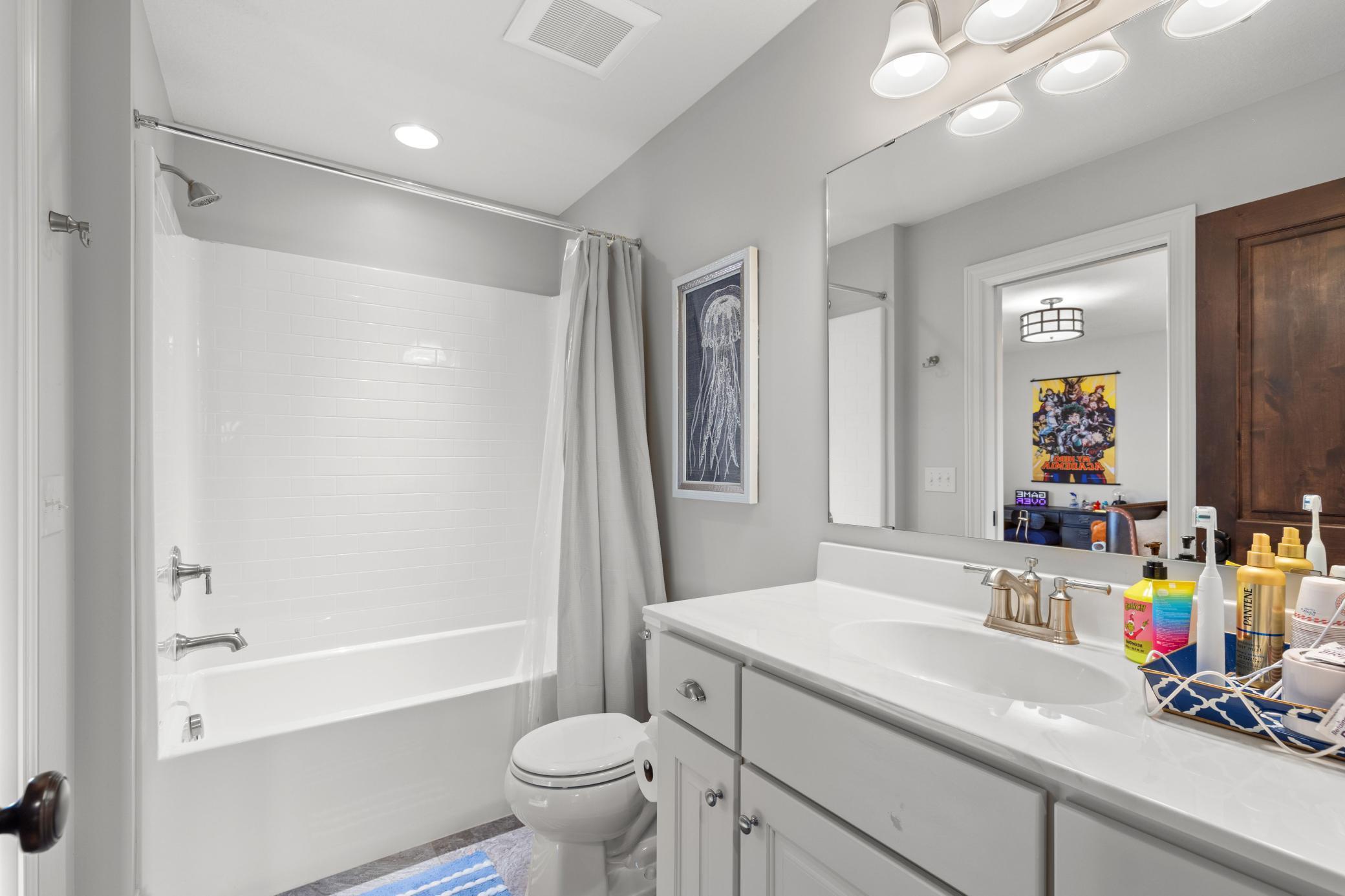 Upper level full bathroom