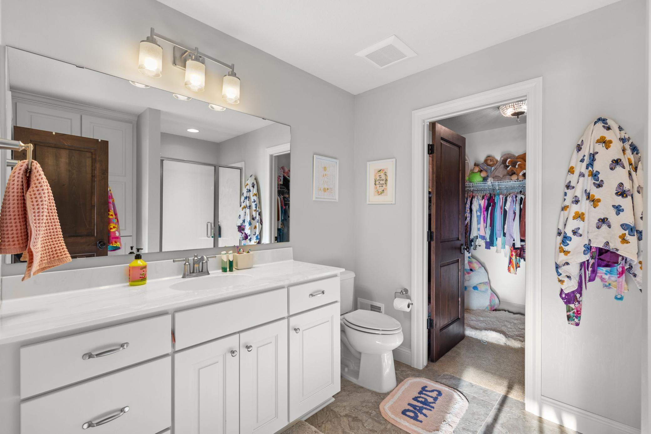 Upper level ensuite bathroom