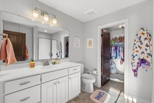 Upper level ensuite bathroom