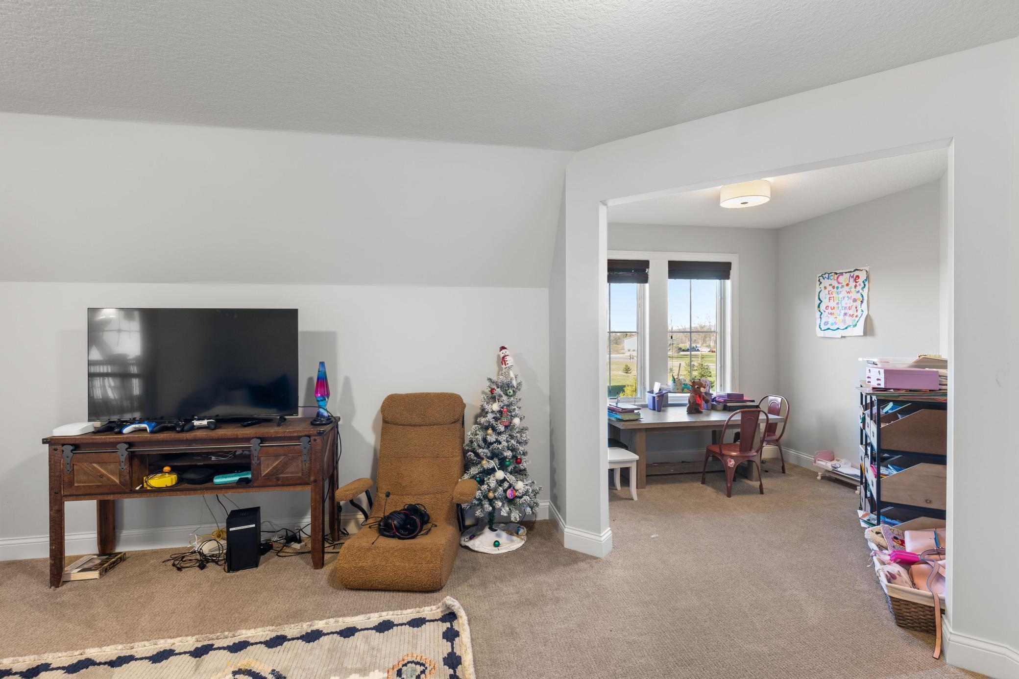 A great arts & crafts room!