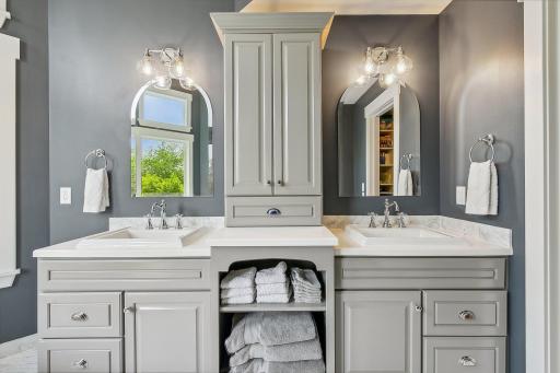 22911 Hunters Ridge Road, Lakeville, MN 55044
