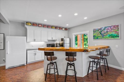 Beautiful, Remodeled Full Kitchen Lower Level