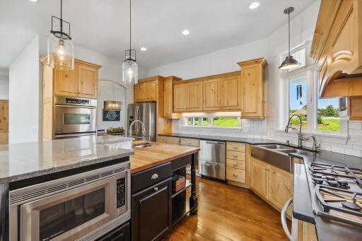 22911 Hunters Ridge Road, Lakeville, MN 55044