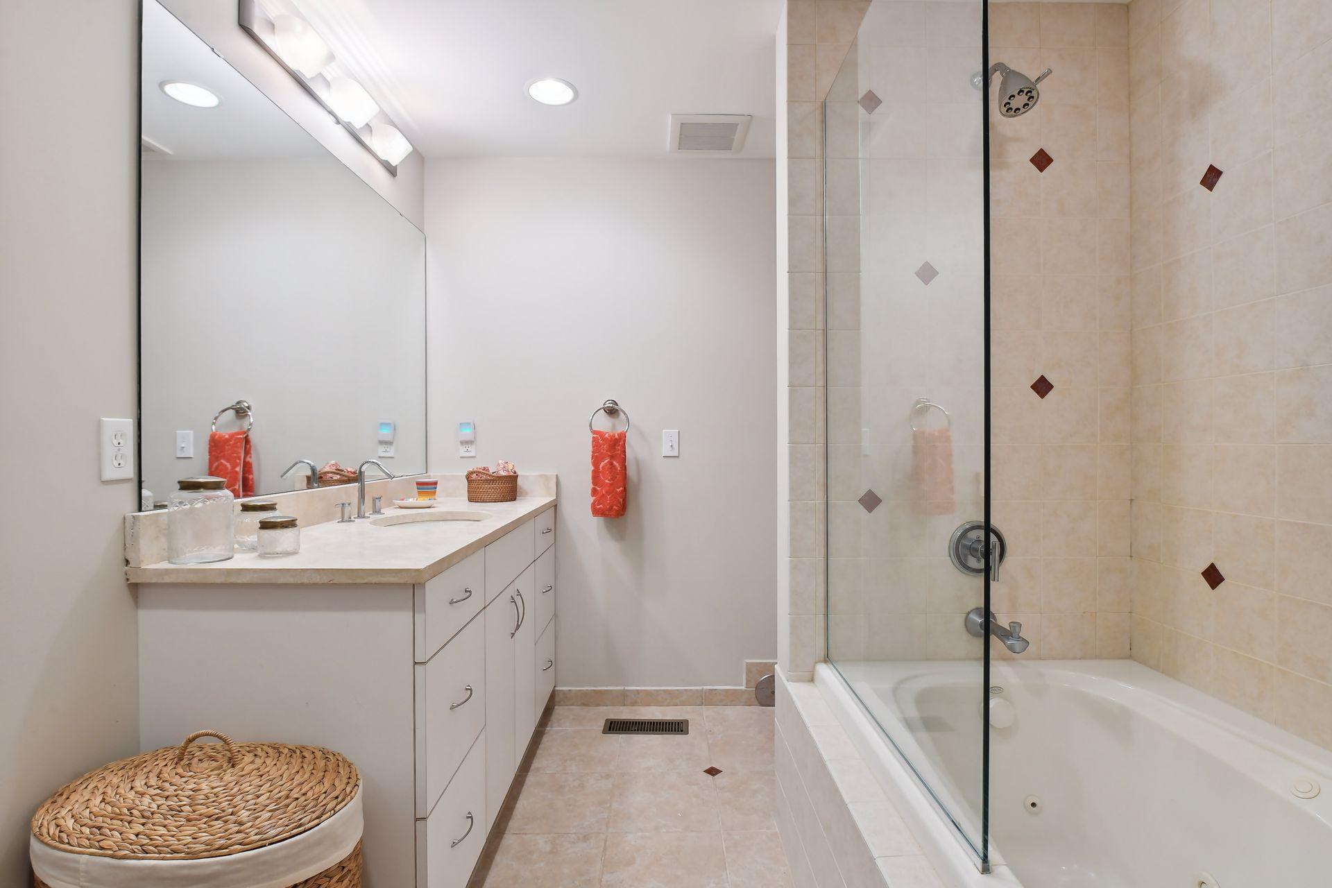 Your guests will enjoy the jetted tub in this private bathroom.