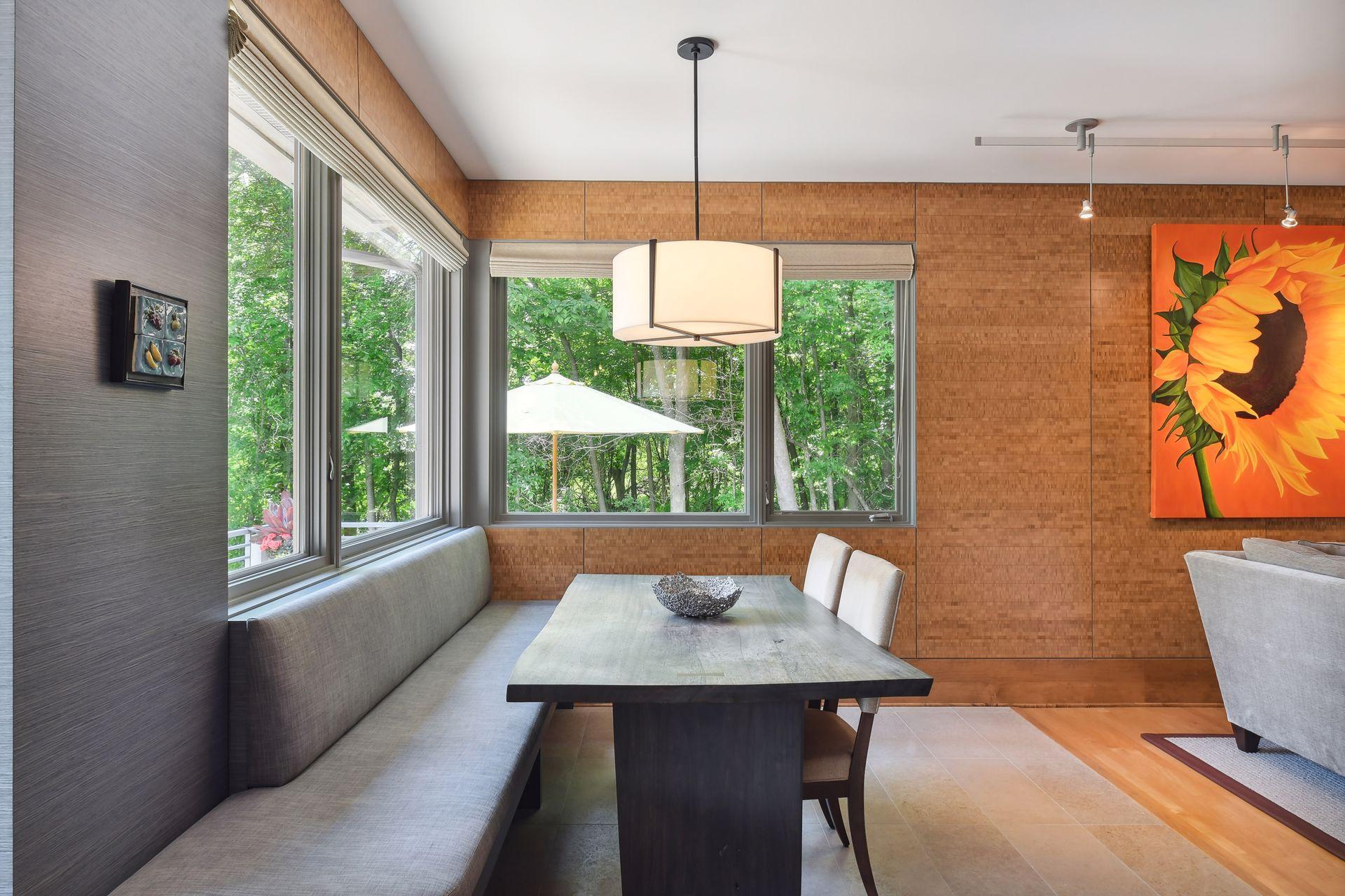 Create an intimate dining experience.
