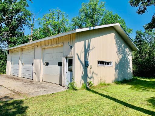 1666 sf Large shop for toys