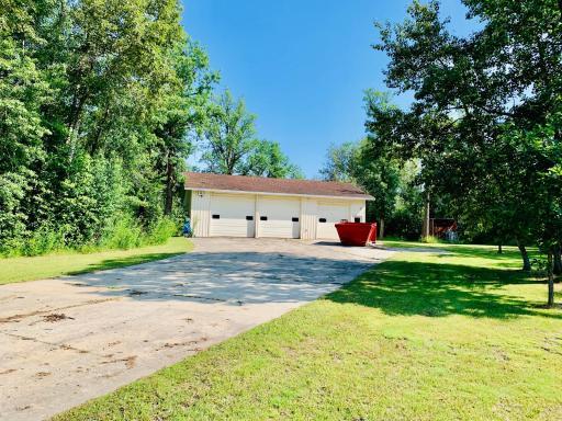 2688 Oak Loop-1666 sf shop