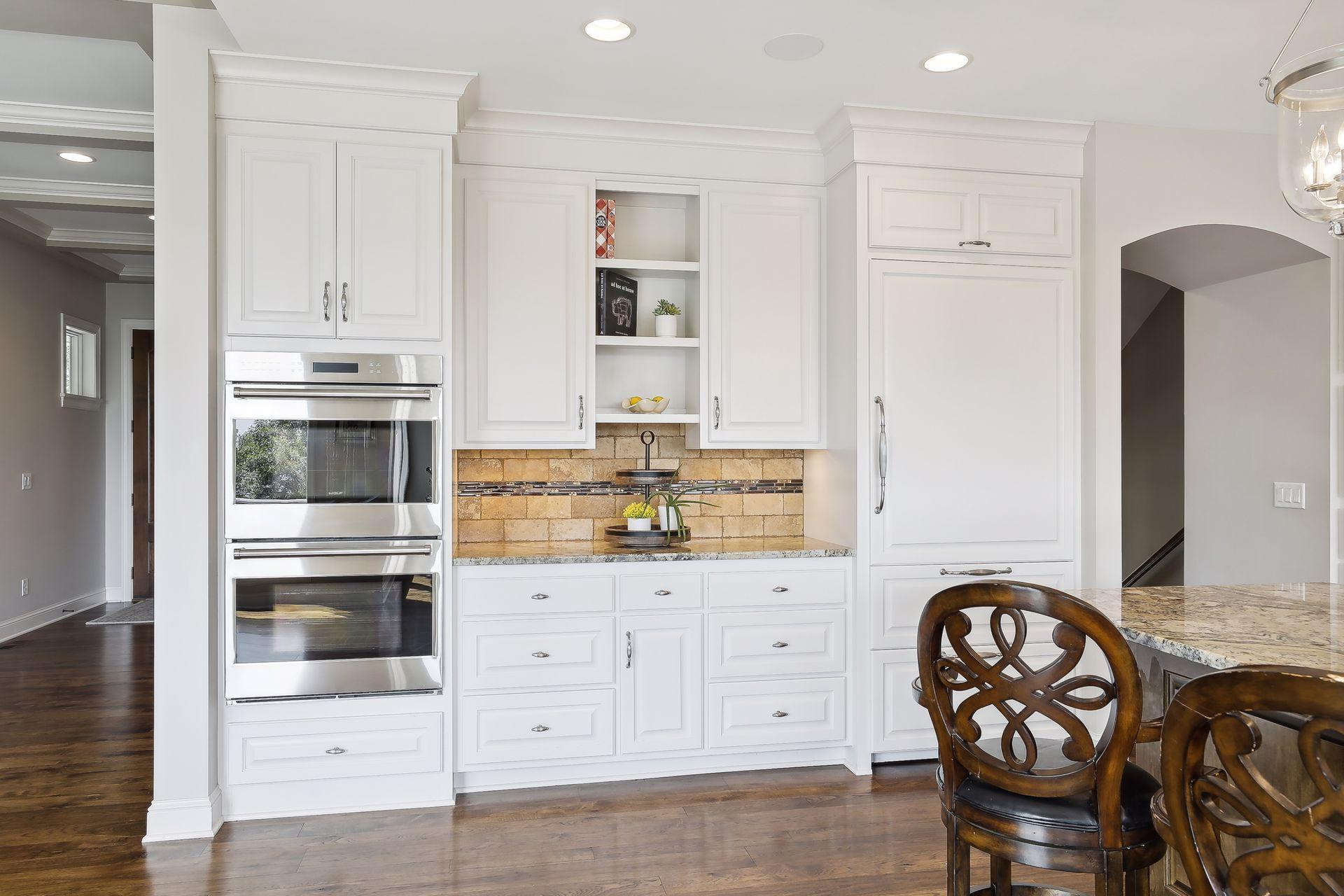 Double wall ovens with plenty of storage space for all your culinary and entertaining needs.