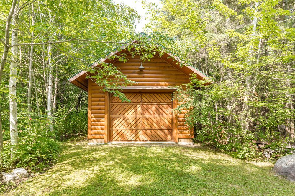 detached 1 stall garage