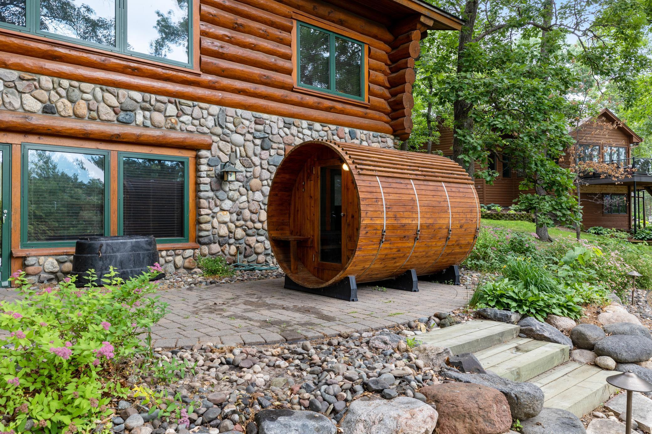 Clamshell Cabin